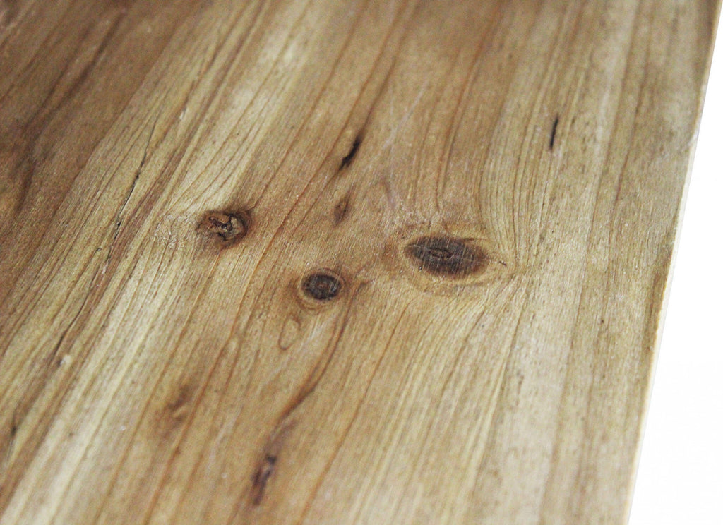 Dettaglio della texture in truciolare bilaminato marrone con venature effetto legno.