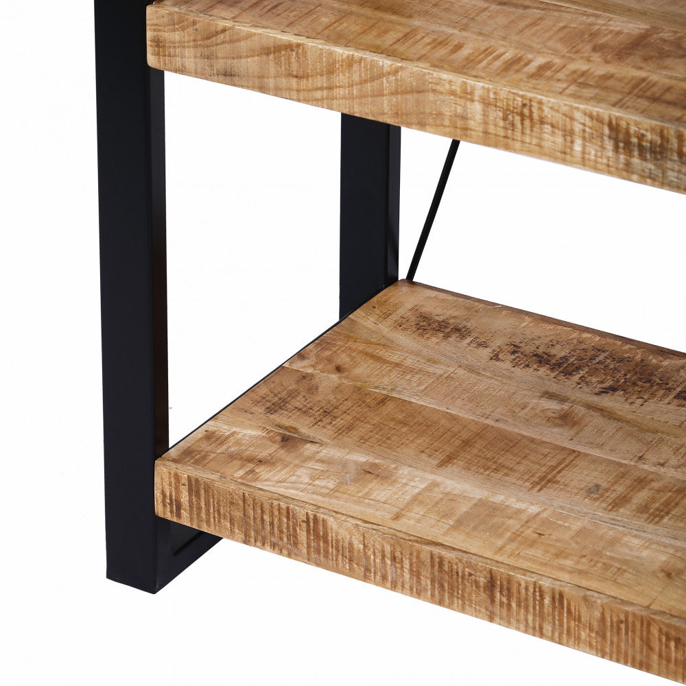 Primo piano ravvicinato del ripiano in legno di mango, che rivela le venature naturali e la finitura tattile.
