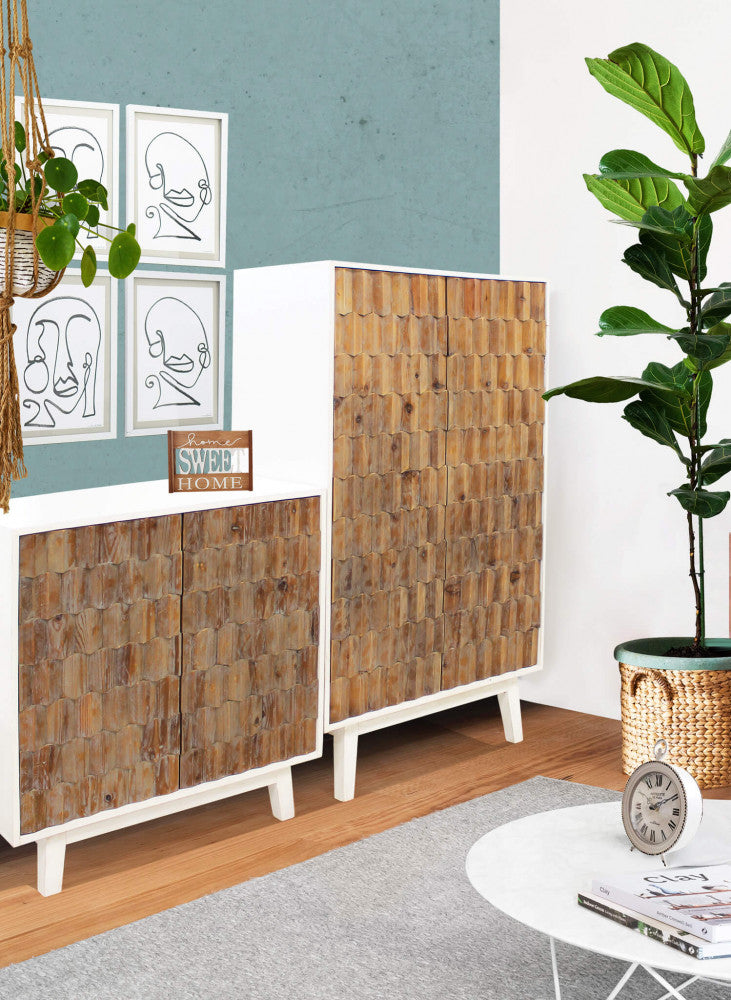 Due credenze ANGUS di diverse altezze affiancate in un ambiente living dal design contemporaneo.