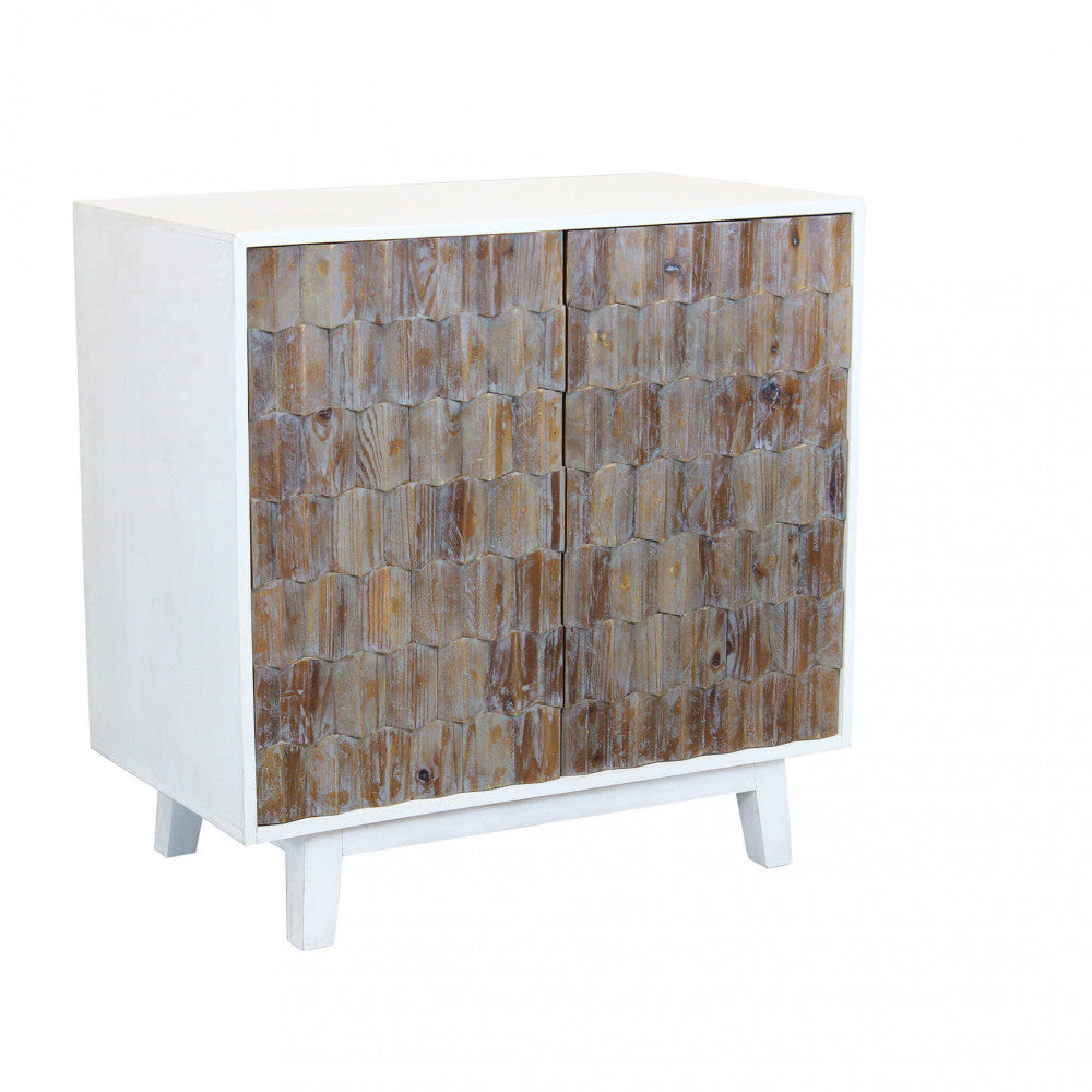 Credenza ANGUS isolata su sfondo bianco, mostrando il design geometrico delle ante.