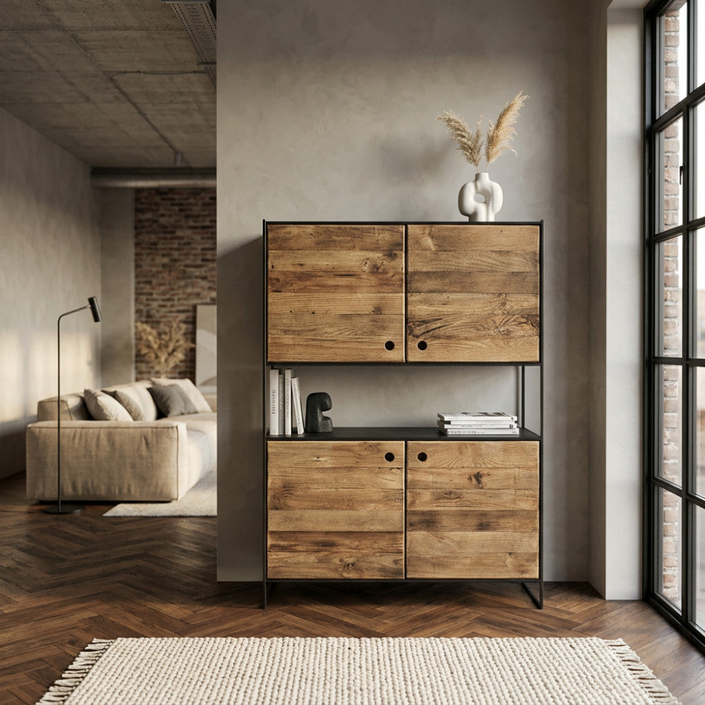 Credenza ANSELM in legno marrone e metallo nero, vista frontale in un elegante loft dal design industriale.