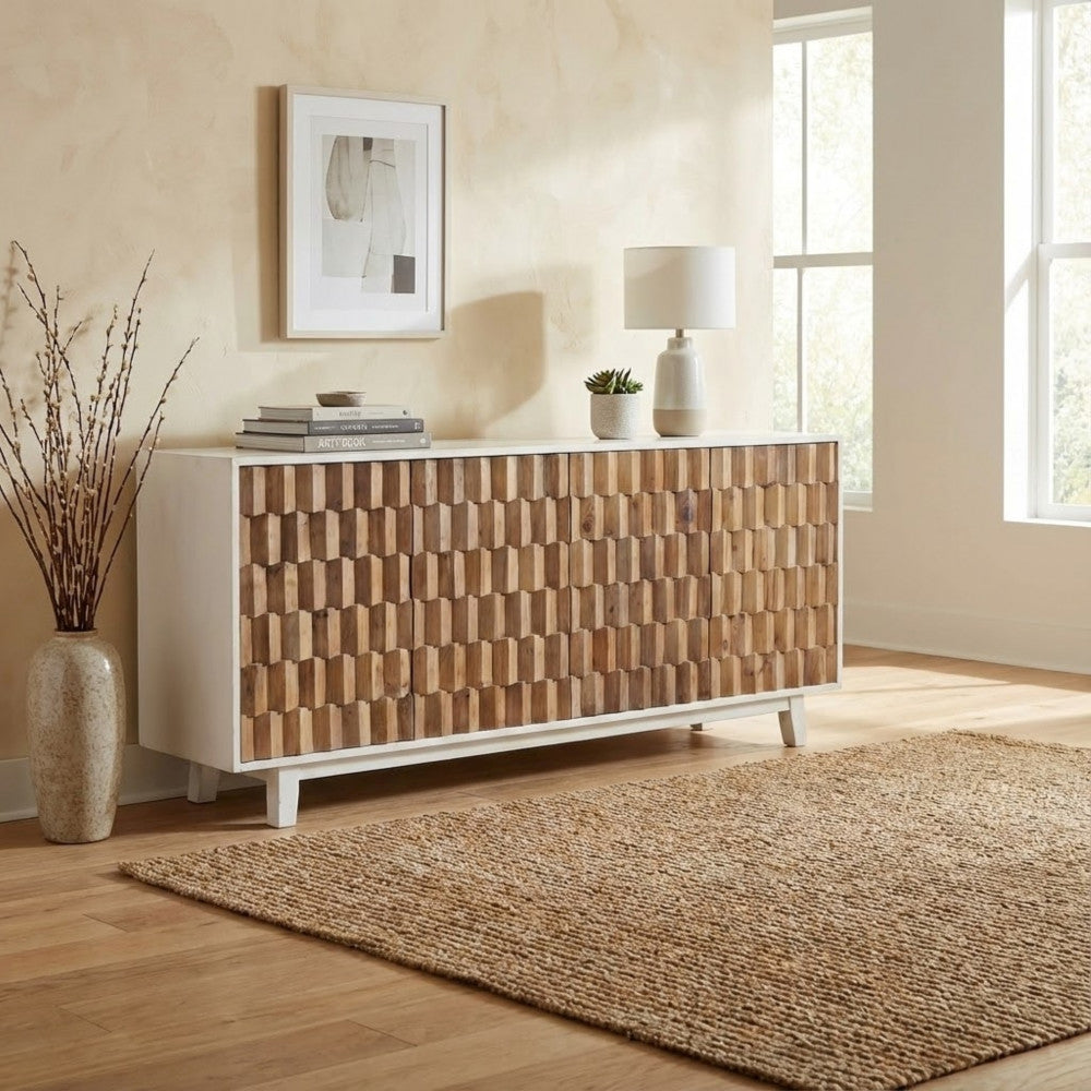 Credenza in legno posizionata in un corridoio elegante con tappeto in juta e decorazioni neutre.
