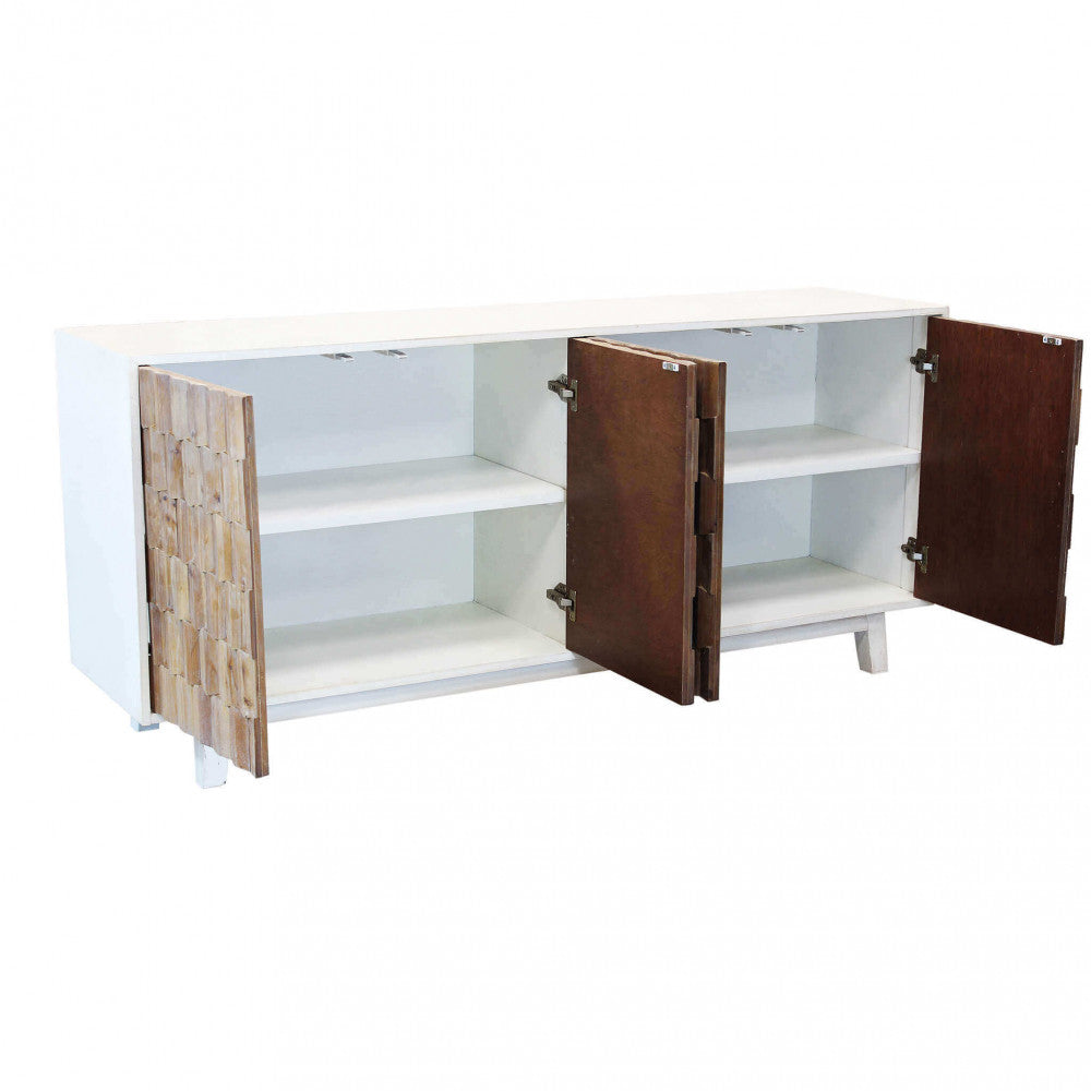 Credenza ANTWAN con ante aperte, rivelando i capienti ripiani interni bianchi.