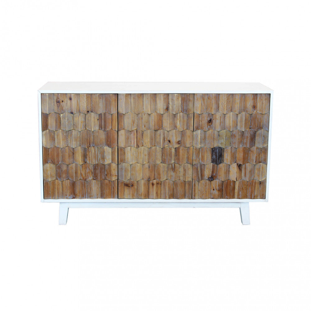 Vista frontale della credenza ARCHIE, con focus sul pattern geometrico a nido d'ape delle ante.