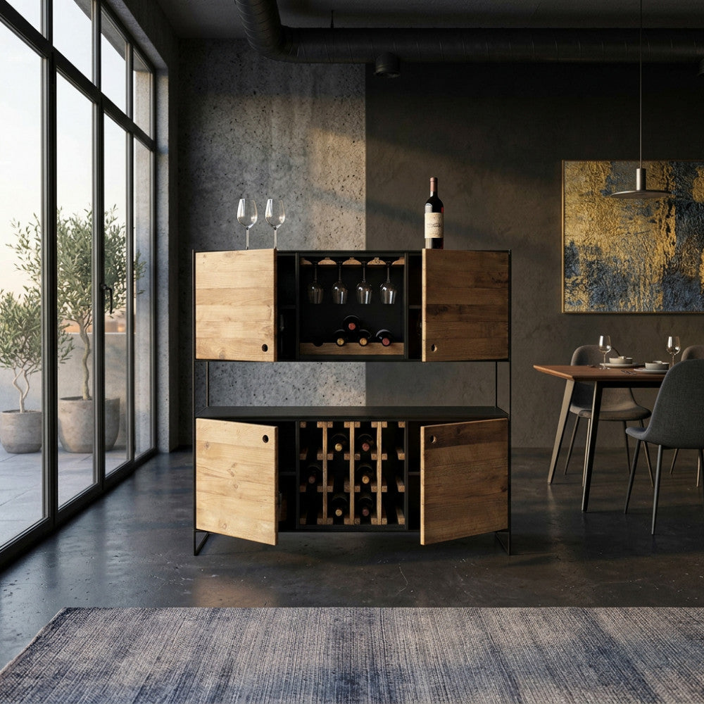 Vista frontale della credenza Arden in legno e metallo in una sala da pranzo dal design industriale.