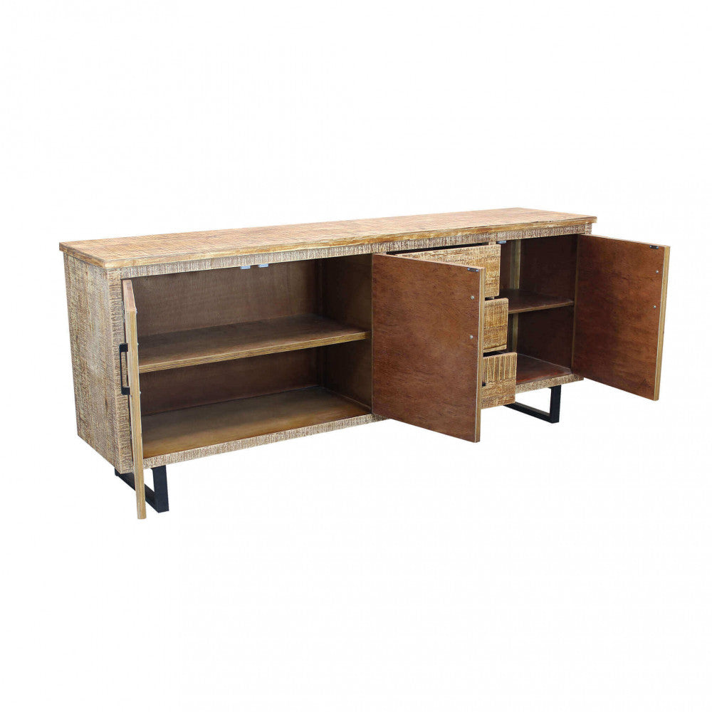 Credenza Barret con l'anta destra e i cassetti aperti, evidenziando la capienza dei vani interni.