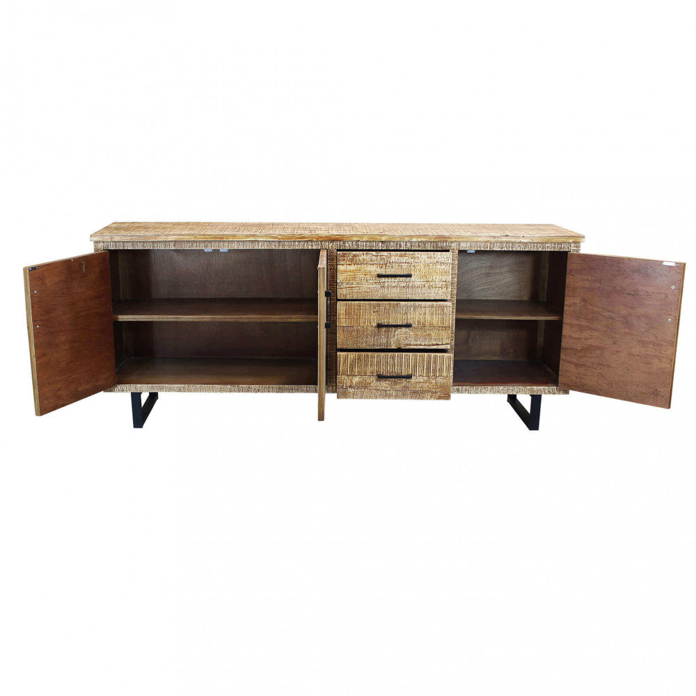 Credenza Barret con tutte le ante aperte, rivelando la struttura interna e i ripiani spaziosi.