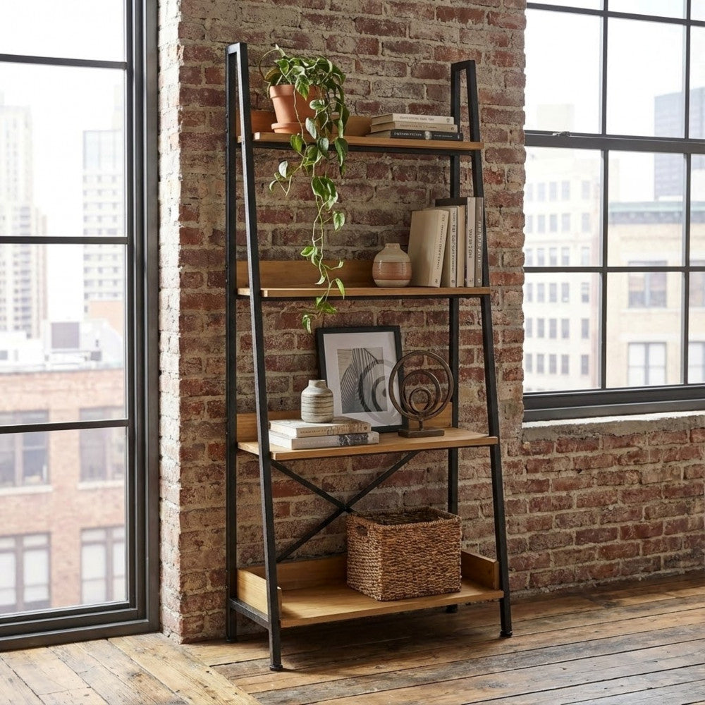 Libreria Basil allestita in un loft con mattoni a vista e grandi finestre urbane.