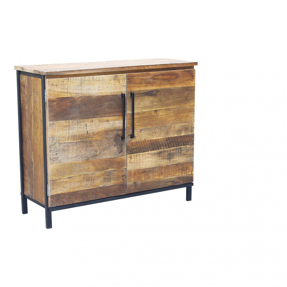 Vista frontale della credenza Braeden isolata su sfondo bianco, che mostra le venature del legno.