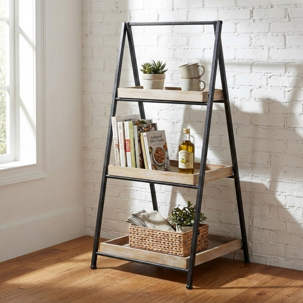 Libreria Braiden allestita con accessori culinari e cesti intrecciati in una stanza luminosa.