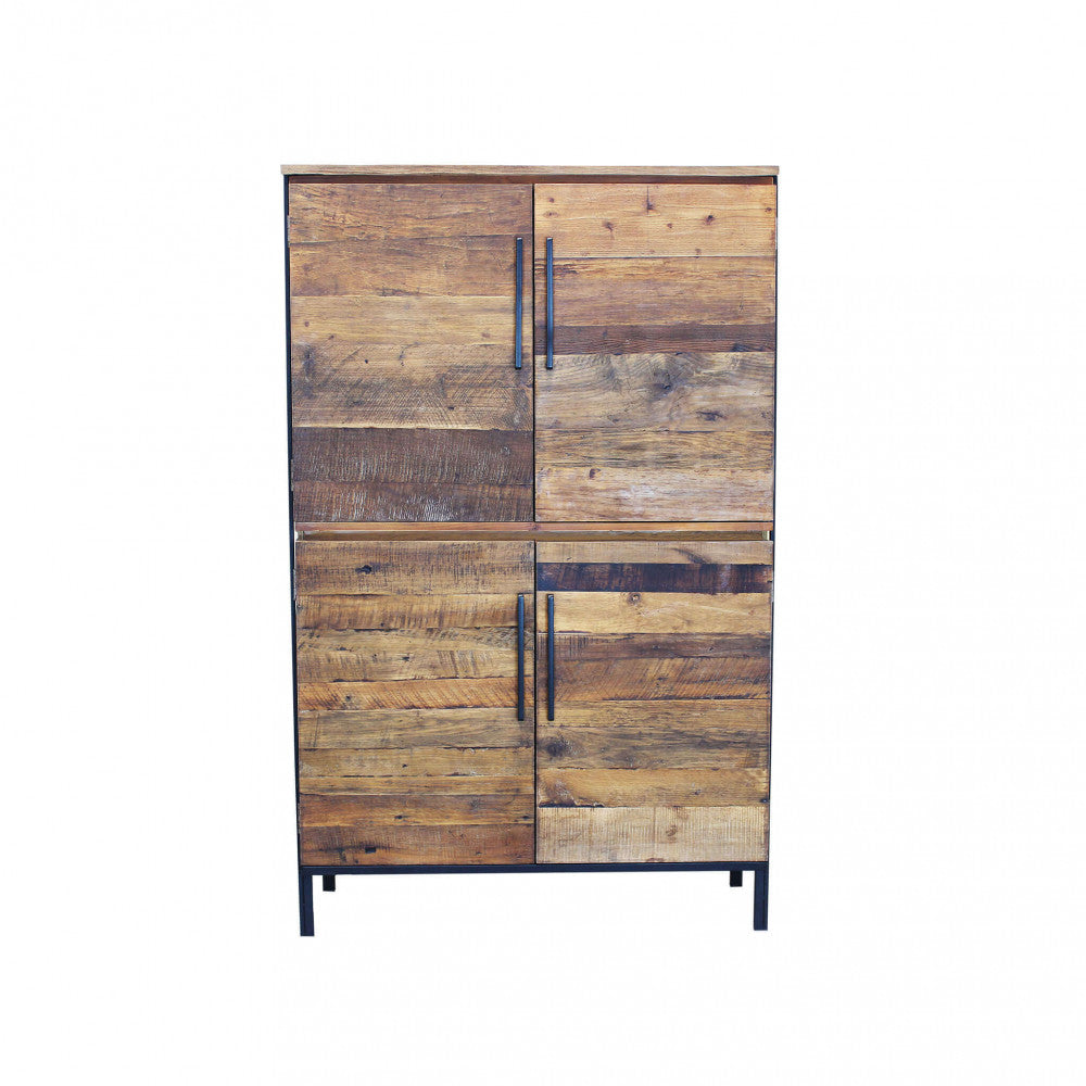 Vista frontale completa della credenza BRAXTON chiusa, isolata su sfondo bianco, con venature del legno in evidenza.