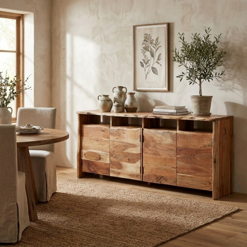Credenza Byron inserita in una sala da pranzo rustico-chic con tavolo rotondo e sedie in lino.