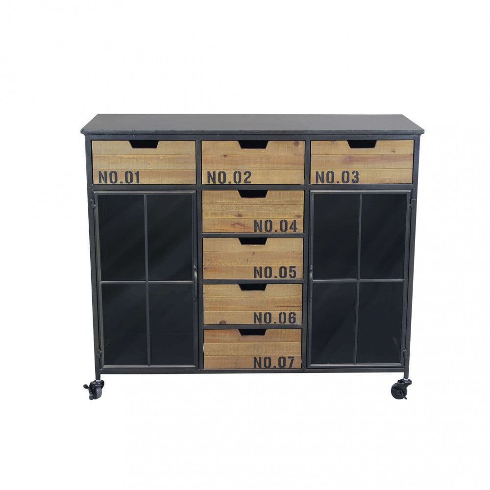 Vista frontale simmetrica della credenza Caden su sfondo bianco, con tutti i cassetti e le ante chiuse.