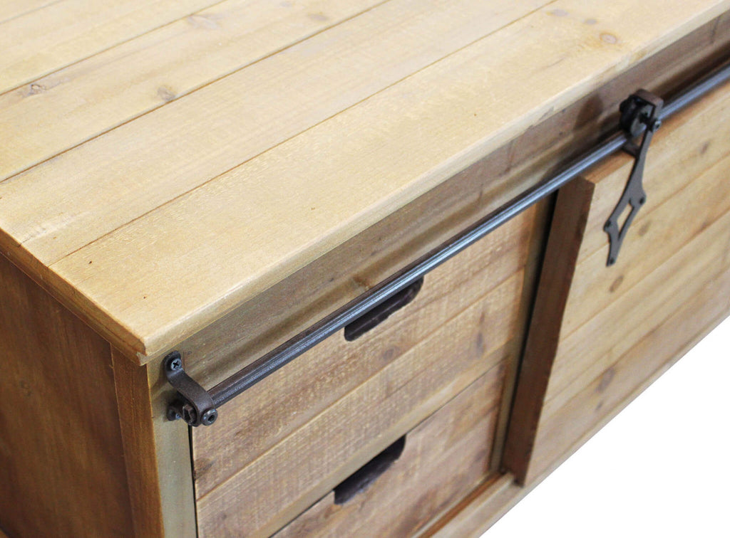 Dettaglio ravvicinato del piano superiore in legno massiccio del Porta TV Clement e del binario scorrevole in metallo.