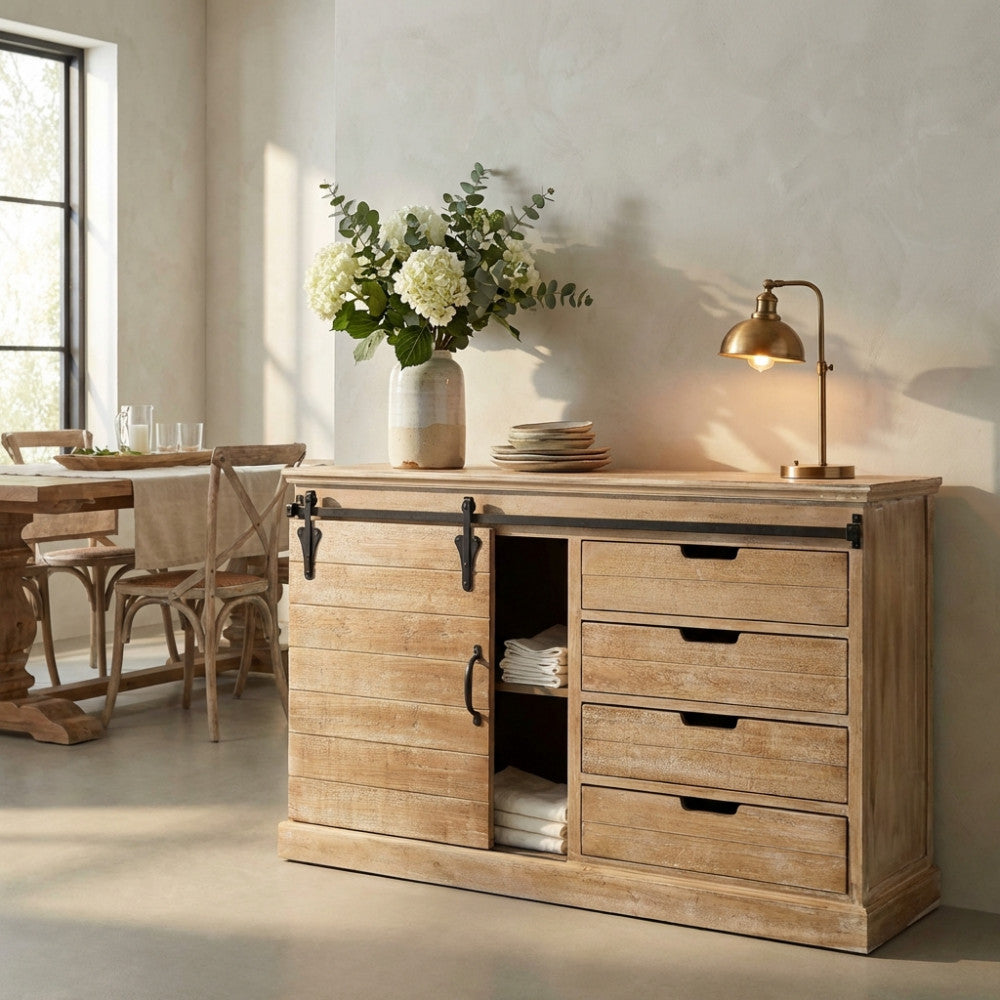 Dettaglio frontale della credenza COLUM con anta scorrevole in legno e cassetti aperti.