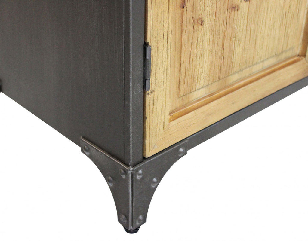 Credenza moderna Mobile Cyrus per soggiorno e sala da pranzo, con ampio spazio di archiviazione Dettaglio Piedini | Albert Stock