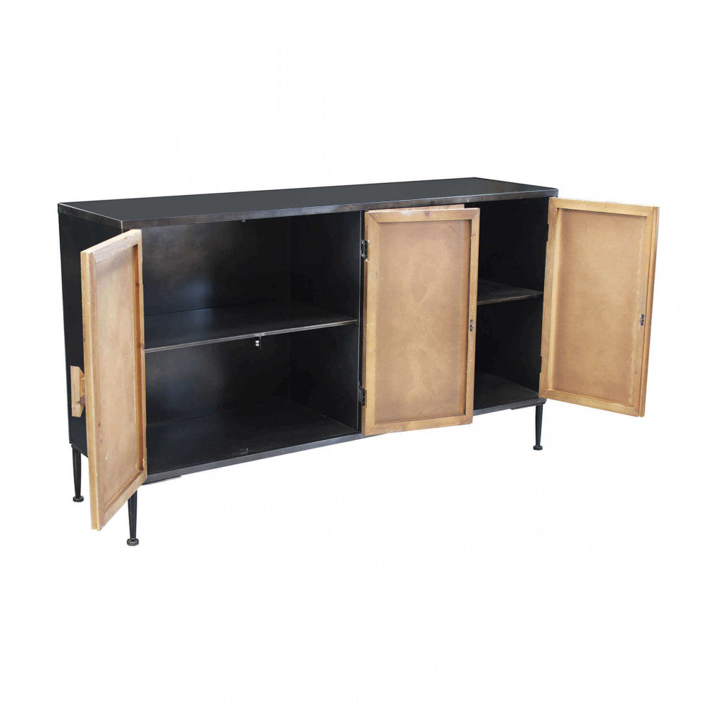 Credenza Derek mostrata con le due ante esterne aperte, rivelando gli spaziosi ripiani interni neri.