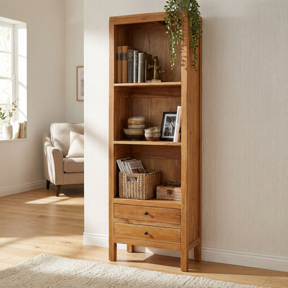 Libreria DEVEREUX in stile arte povera decorata con libri e cesti in un ambiente domestico.