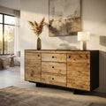 Credenza vintage Devin in pino riciclato posizionata in un luminoso soggiorno con vaso decorativo.