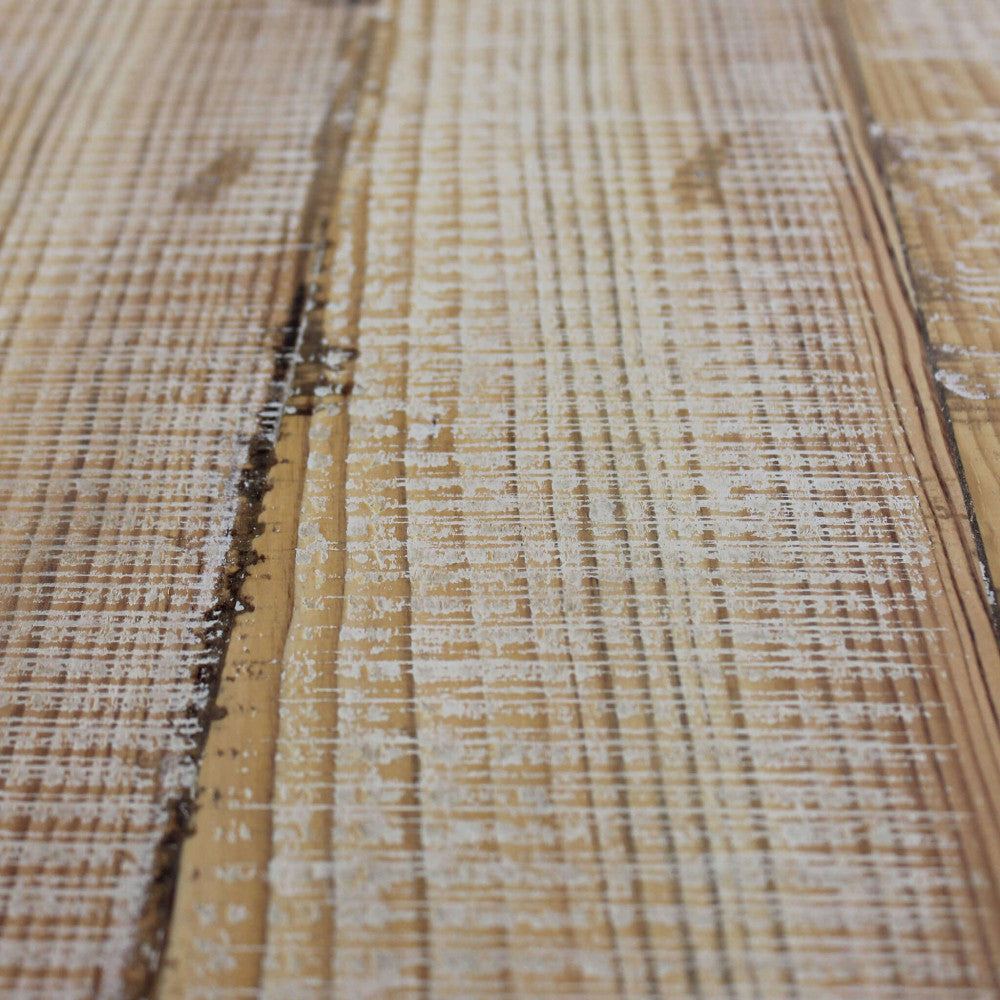 Dettaglio macro della superficie in legno, che mostra le venature naturali e la finitura materica.