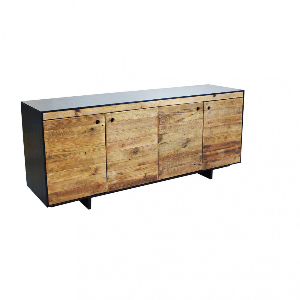 Scatto in studio della credenza ELDRED, vista angolata che mostra il contrasto tra legno e cornice scura.