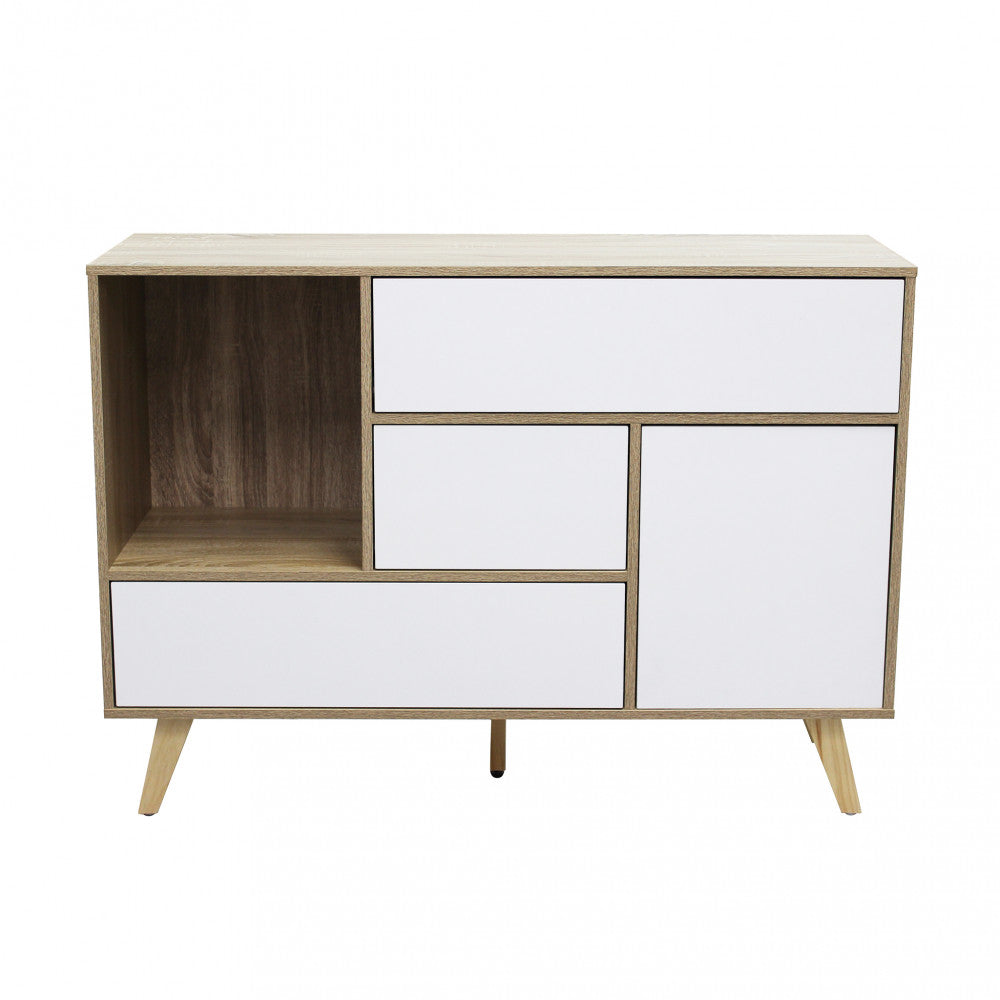 Vista frontale completa della credenza Emory, caratterizzata da linee pulite, vano a giorno e piedini in legno inclinati.