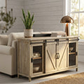 Credenza Mobile Ethan in legno e acciaio inserita in un elegante soggiorno luminoso con divano chiaro.