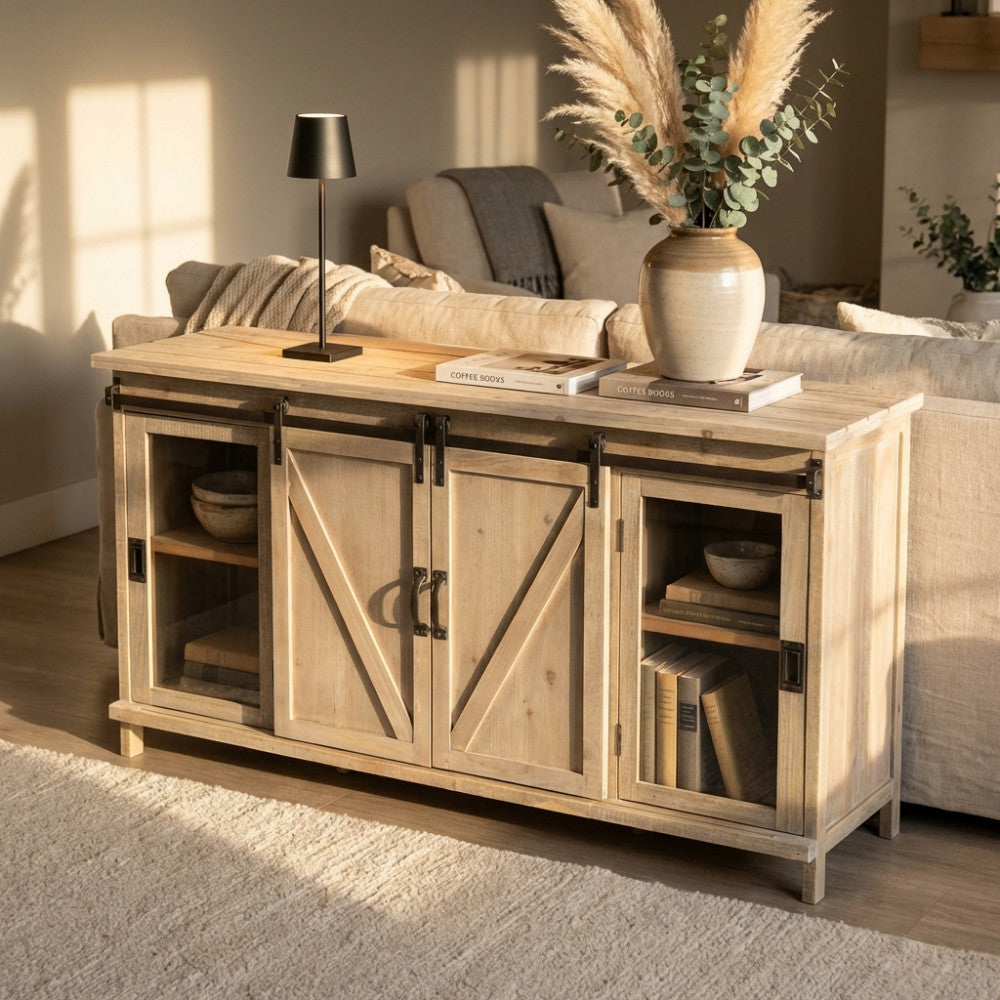 Vista frontale della credenza in legno con ante scorrevoli chiuse, decorata con vaso e lampada moderna.