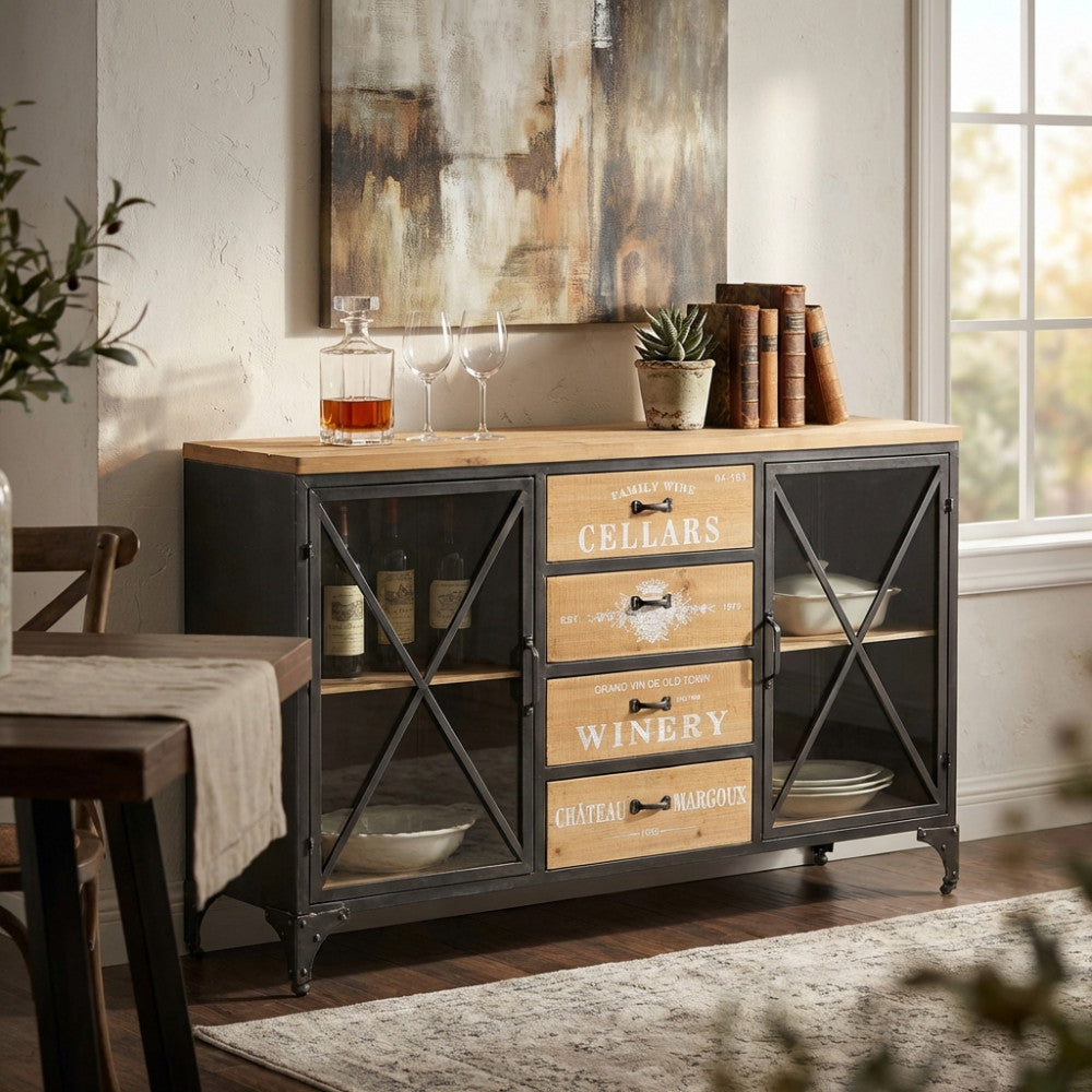 Credenza Fraser in legno e metallo ambientata in una sala da pranzo luminosa.
