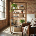 Libreria Gerald in legno riciclato e metallo ambientata in un loft industriale con poltrona in pelle.