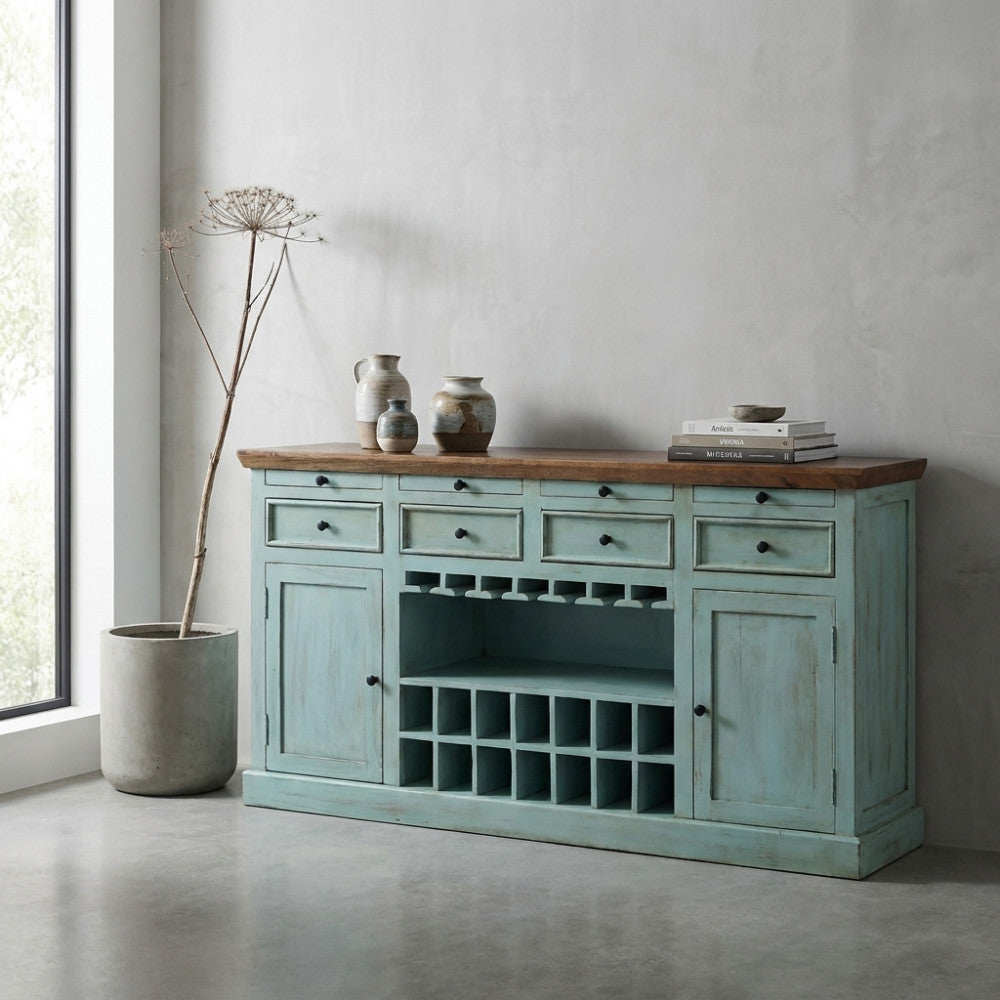 Credenza Gordon in legno di mango azzurro anticato ambientata in un living moderno e luminoso.