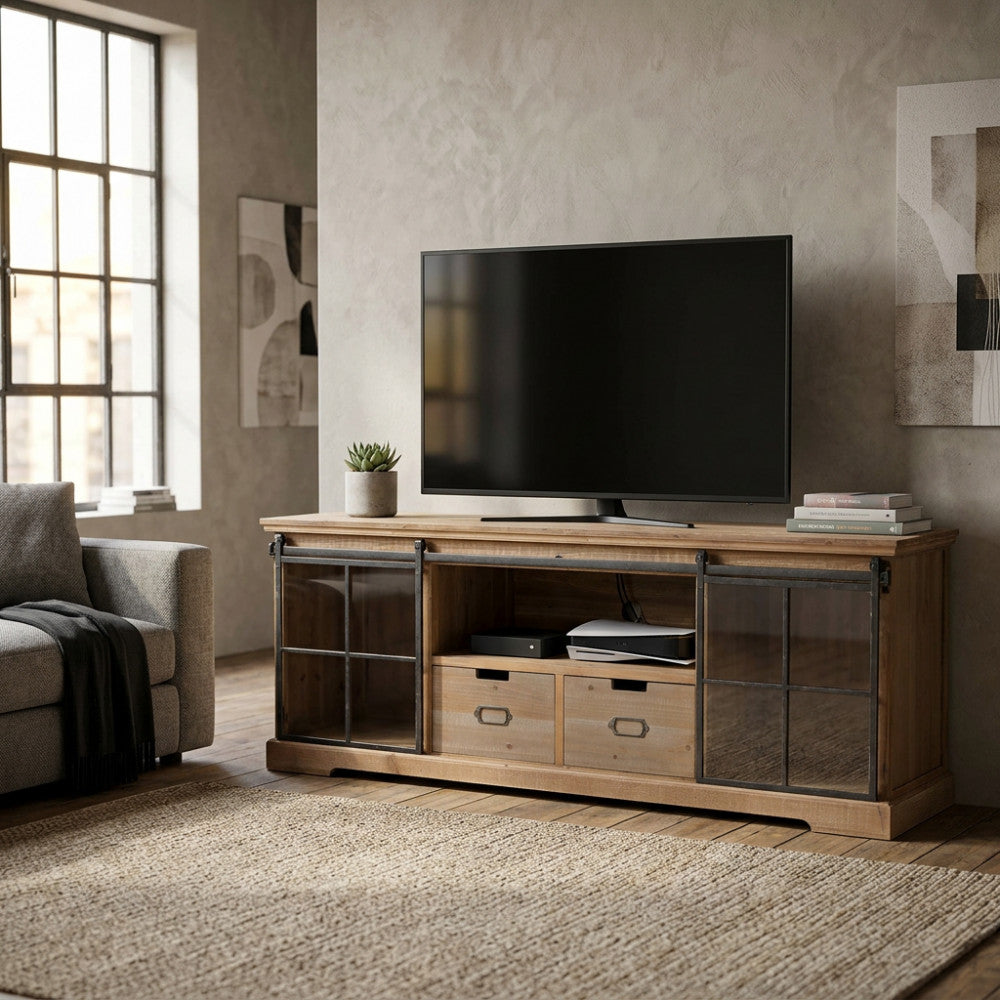 Credenza Dorian in legno e acciaio ambientata in un salotto dal design industriale con televisore e divano grigio.