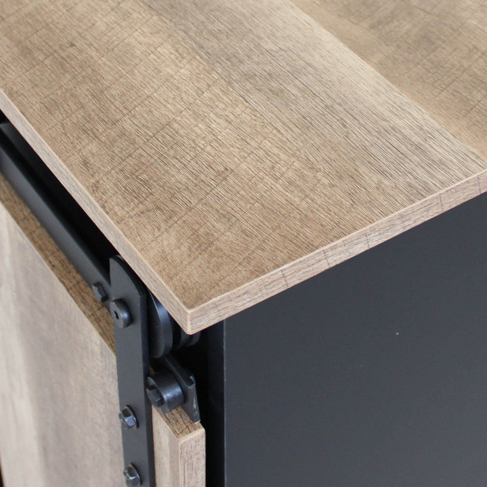 Particolare ravvicinato del piano superiore in legno e del binario scorrevole in acciaio della libreria Jamar.