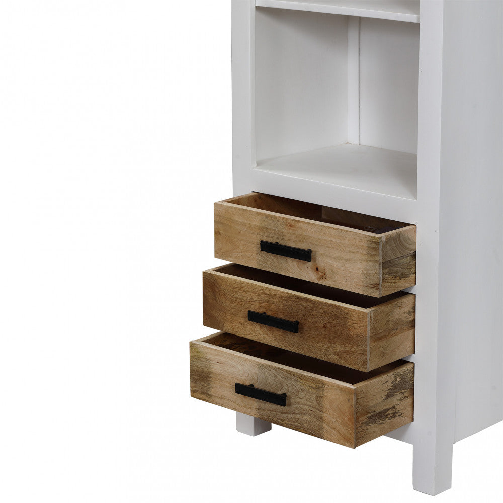 Primo piano dei cassetti aperti in legno di mango, che mostra la venatura tattile del materiale e le maniglie nere.