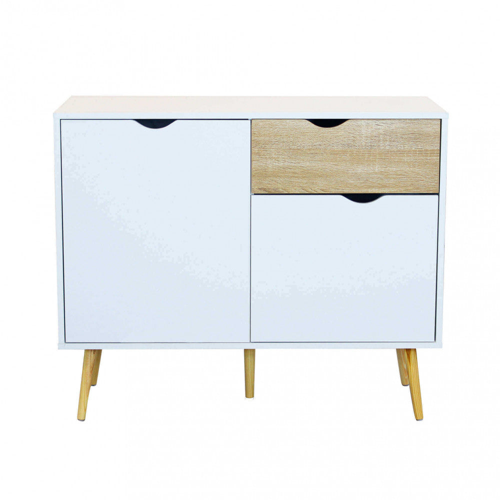Vista frontale della credenza THEODORE su sfondo bianco, che sottolinea la simmetria delle ante e il design senza maniglie.