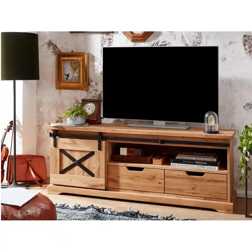 Mobile TV Nyks I in rovere oliato con ante scorrevoli e dettagli in metallo a "X", che mostra il suo design moderno e funzionale | Albert Stock