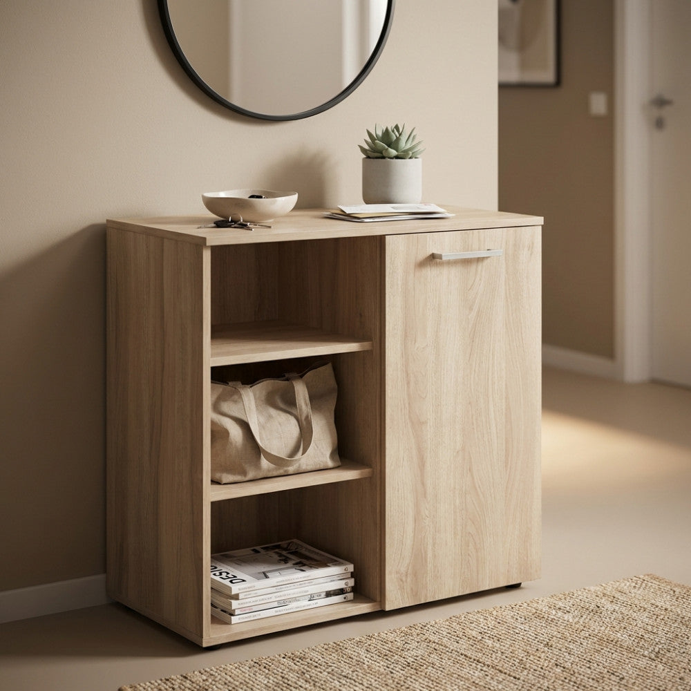 Credenza mobiletto Mark in olmo chiaro con anta e mensole a giorno, ambientato in un ingresso moderno.