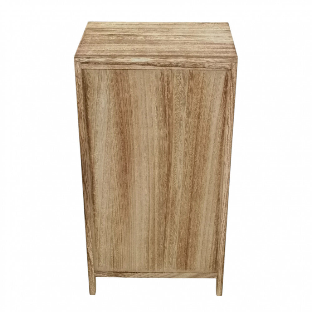 Vista posteriore del mobiletto Carlos, che mostra la finitura liscia e robusta del legno di paulownia.