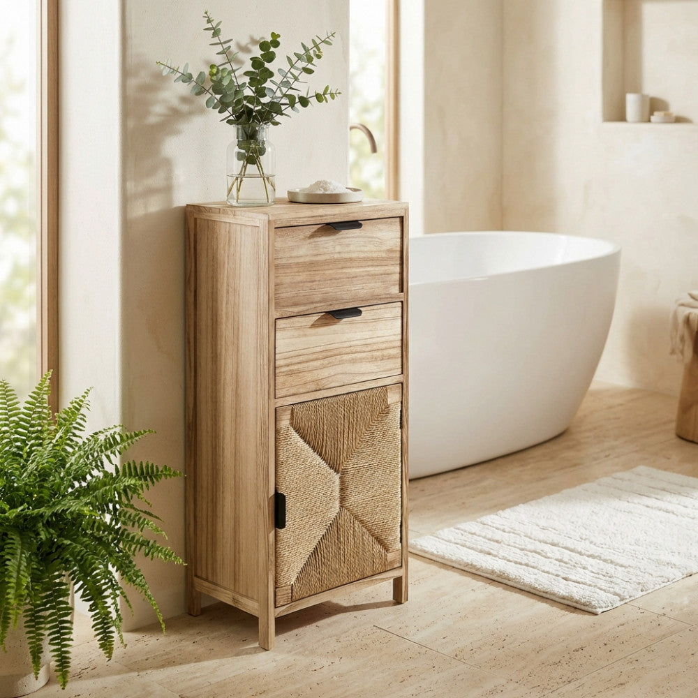 Mobiletto Carlos utilizzato come arredo bagno elegante accanto a una vasca freestanding bianca.