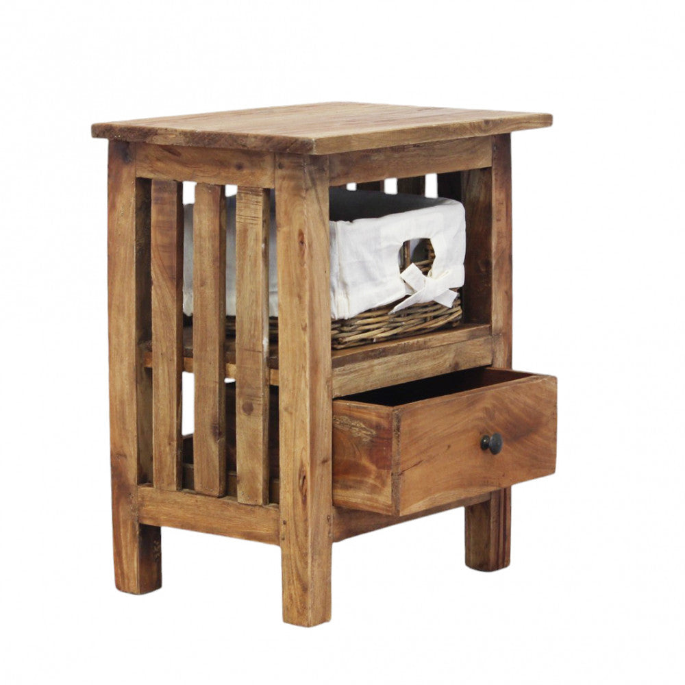 Comodino ALEC in legno massello riciclato con il cassetto inferiore parzialmente aperto.