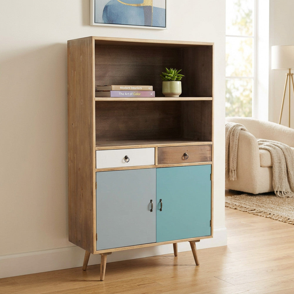 Cassettiera Barrie stile industrial posizionata su un pavimento in parquet, con ante azzurre e cassetti a contrasto.