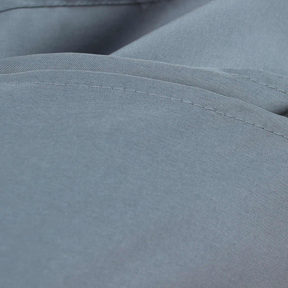 Primo piano della texture del telo in poliestere grigio di alta qualità.