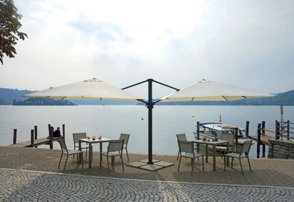 Ombrellone doppio quadrato 3x3 metri con palo centrale in alluminio per grandi spazi.