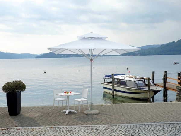 Ombrellone da giardino 400x400 cm grigio con ampia copertura.