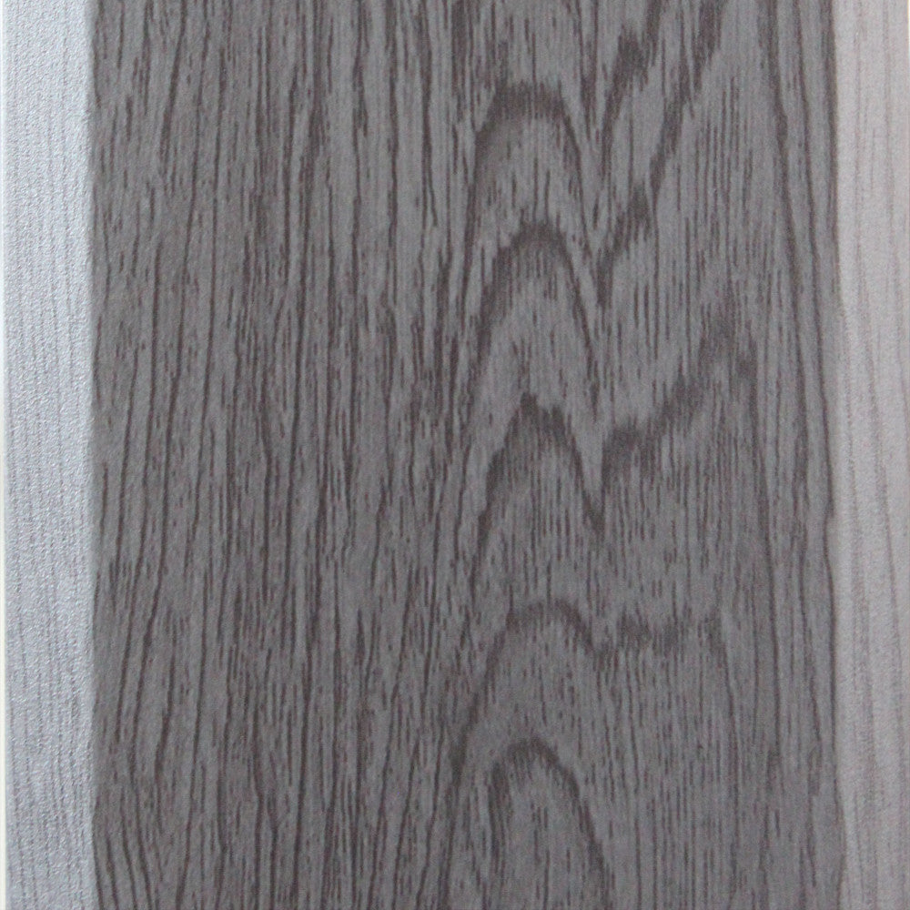 Dettaglio ravvicinato della finitura effetto legno sulla struttura in alluminio.
