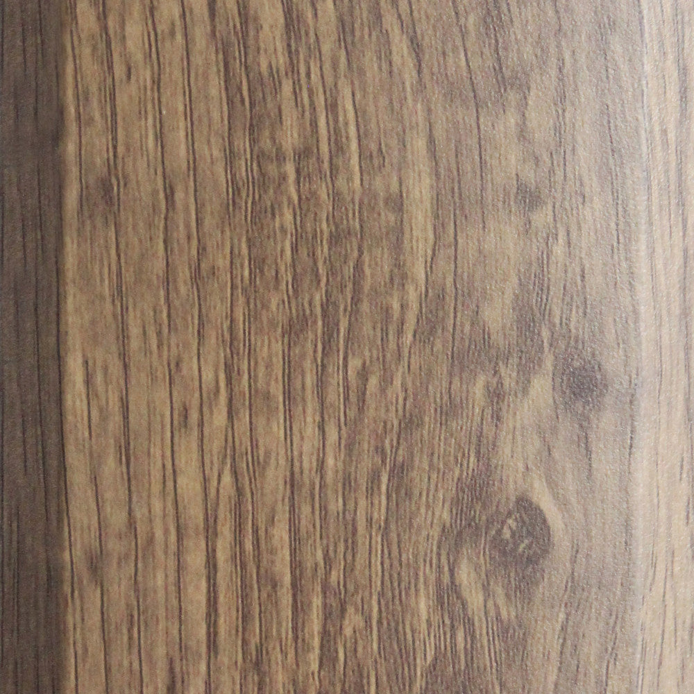 Dettaglio ravvicinato della finitura effetto legno marrone applicata sulla struttura in alluminio.