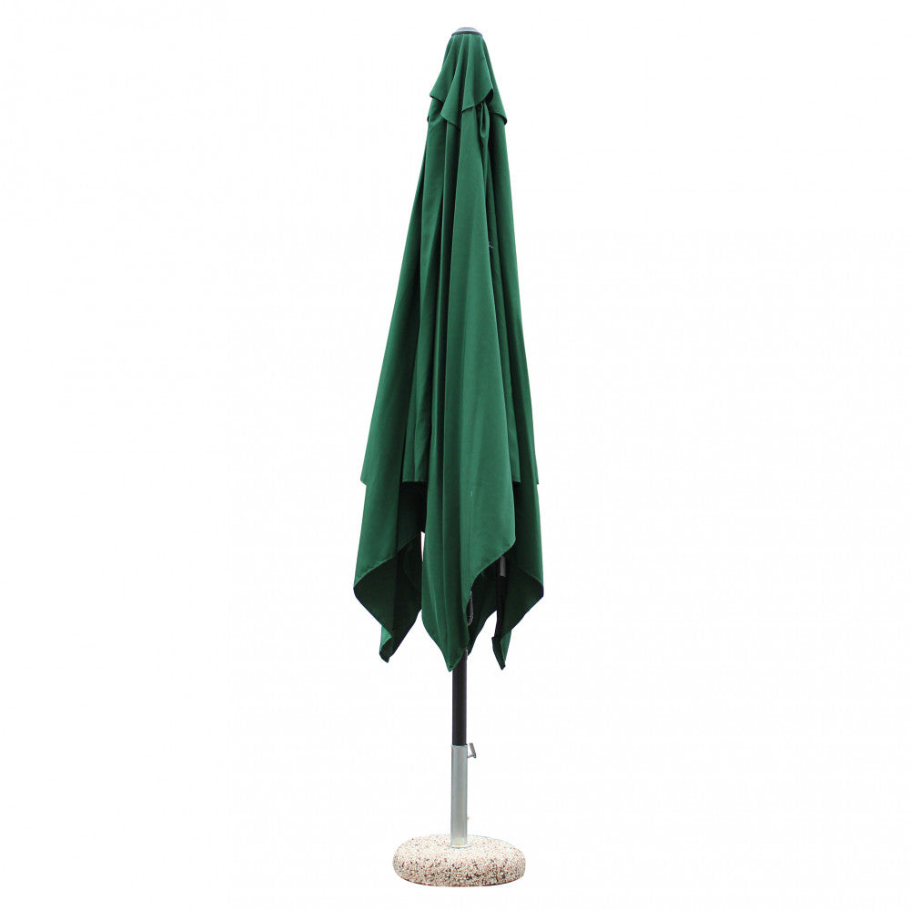 Ombrellone Mercurio chiuso, mostrando il drappeggio elegante del telo in poliestere verde.