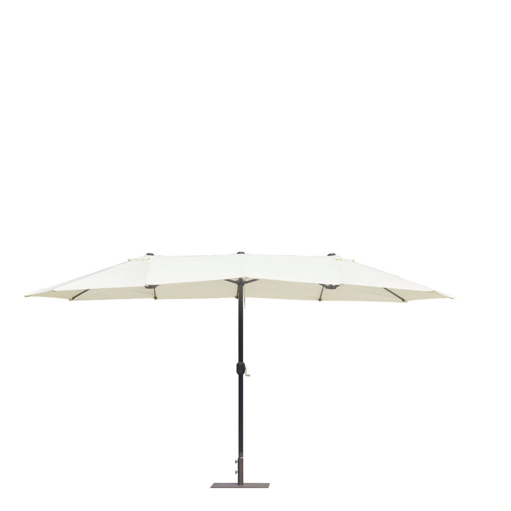 Ombrellone ovale grande 4.5x2.7 metri con palo laterale in alluminio e telo beige.