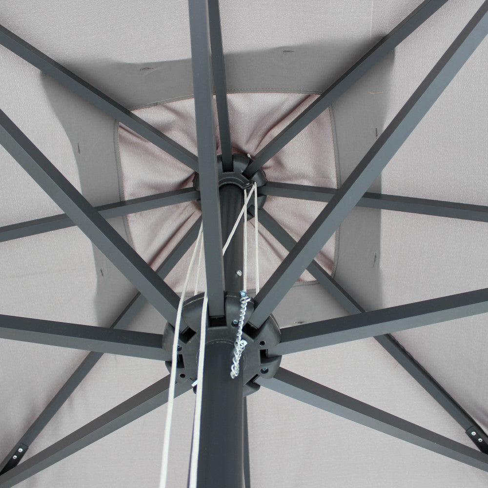 Ombrellone quadrato 3x3 metri con palo centrale nero e telo grigio.