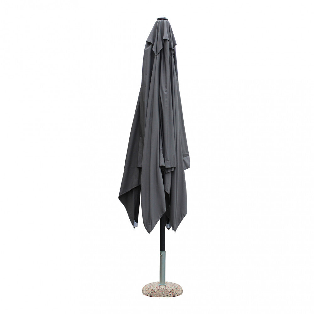 Ombrellone quadrato grande con telo grigio e struttura nera.